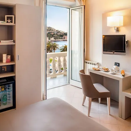 Отель Vesuvio Рапалло