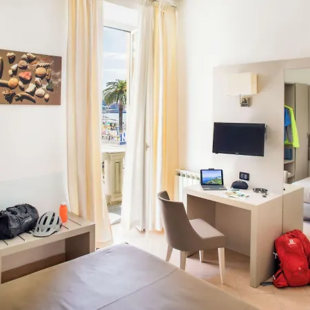 Vesuvio Отель Рапалло