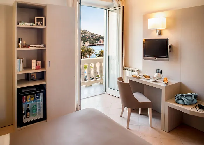 Готель Vesuvio Рапалло