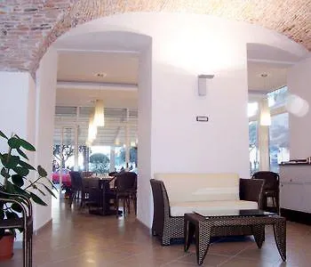 Vesuvio Готель